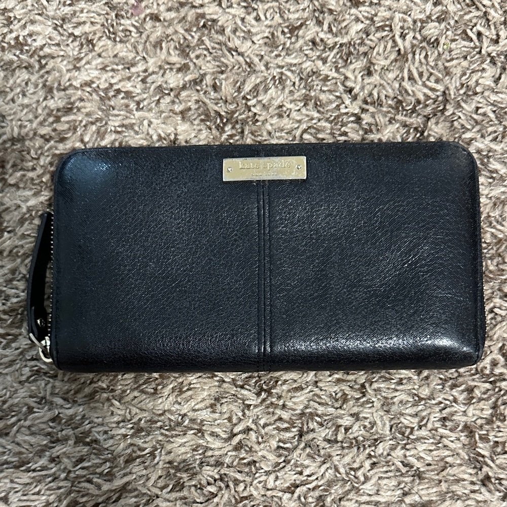 Kate Spade Black Leather Zip Wallet k
